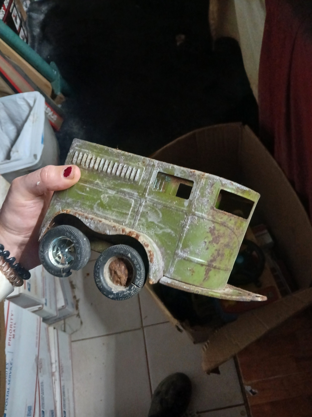 vintage 1960s Nylint pressed steel toy horse trailer.